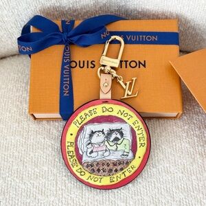 ✨NEW✨Louis Vuitton 2025 “Grace Coddington” Cartogram Sleeping Cats Tag Bag Charm